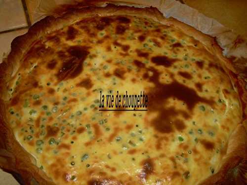 Quiche de petits pois et fèves aux oignons frais