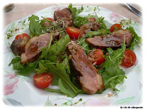 SALADE DE ROQUETTE AUX MAGRETS DE CANARD