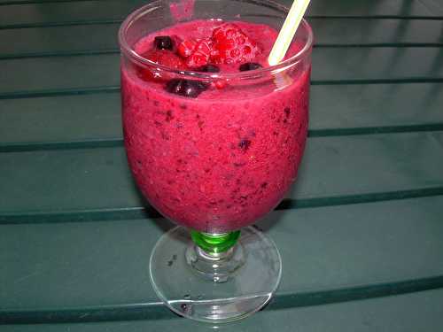 Smoothies de fruits rouges