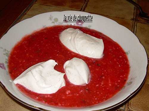 Soupe de fraises au pesto