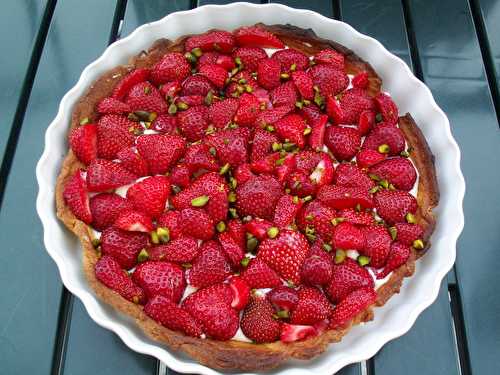 Tartes aux fraises et aux pistaches vertes