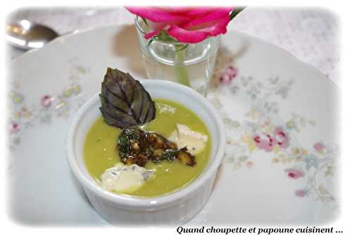 VELOUTE DE PETITS POIS AU PESTO DE NOIX