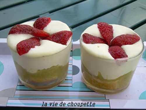 Verrine rhubarbe-fraises à la crème de mascarpone - Quand Choupette et Papoune cuisinent
