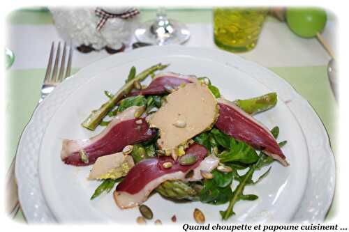 SALADE AU FOIE GRAS, ASPERGES ET MAGRET FUME