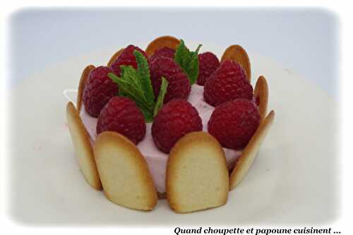 ENTREMETS AUX FRAMBOISES ET LANGUES DE CHAT