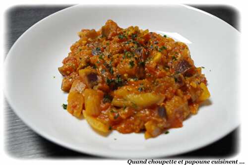 CURRY D'AUBERGINES, TOMATES ET POIS CHICHES