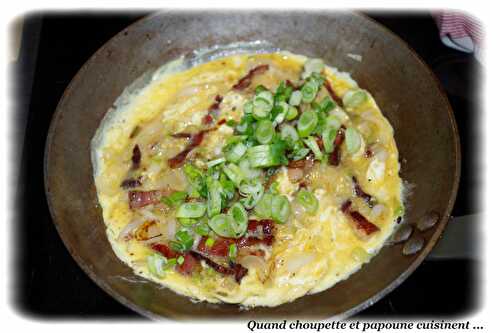 OMELETTE AUX OIGNONS NOUVEAUX ET AUX LARDONS