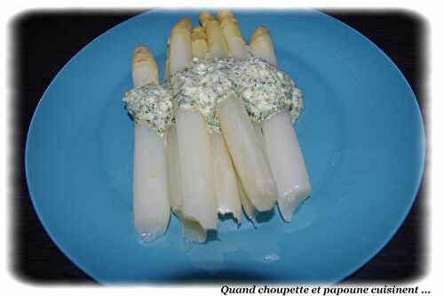 ASPERGES BLANCHES, VINAIGRETTE CREMEUSE AUX HERBES