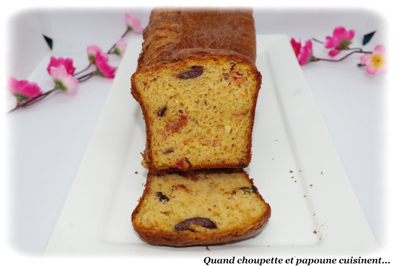 CAKE AUX ANCHOIS, AUX TOMATES ET AUX OLIVES NOIRES