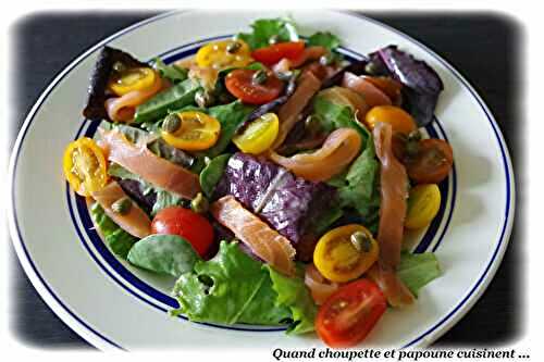 SALADE COMPOSEE DE JEUNES POUSSES ET SAUMON FUME