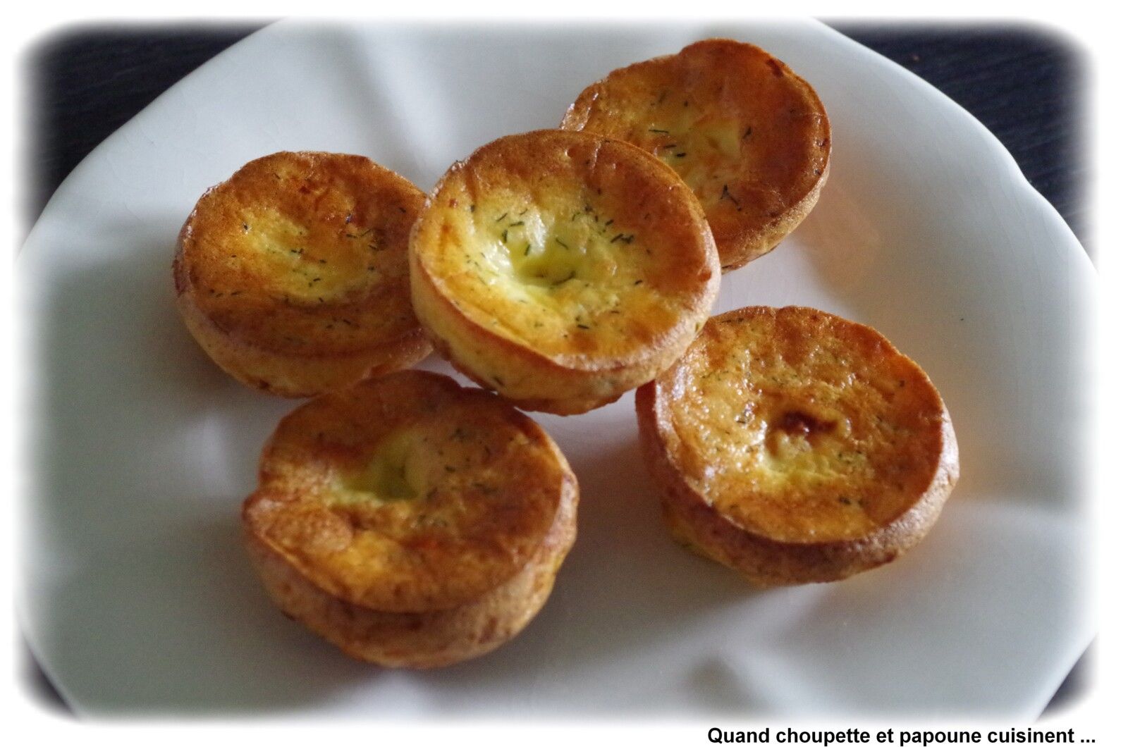 BOUCHEES DE QUICHE SANS PÂTE A LA TRUITE FUMEE