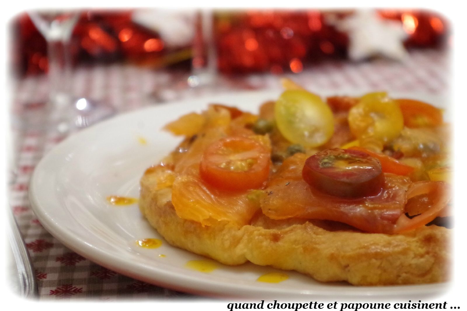TARTE DE TOMATE AU GRAVLAX, VINAIGRETTE AUX CÂPRES