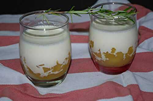 PANNA COTTA AU ROMARIN ET COMPOTE DE POMME
