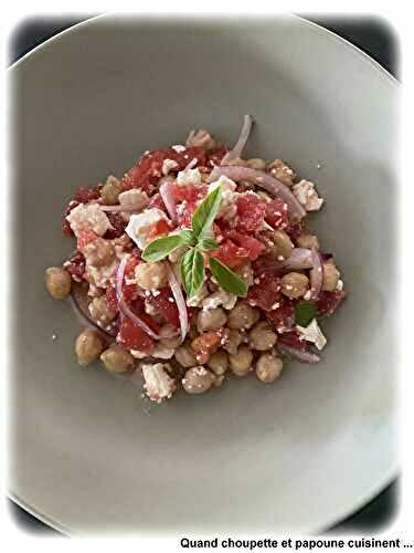 SALADE DE TOMATES ET DES POIS CHICHES