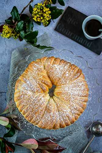 Wool roll bread