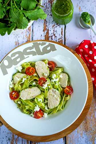 Tagliatelles au pesto de fanes de radis et au poulet