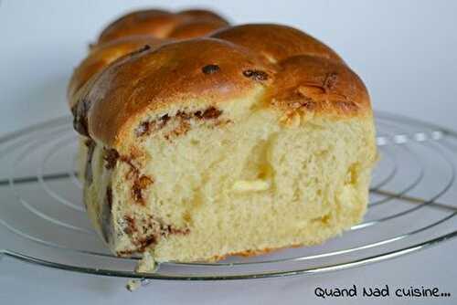 Brioche tressée aux pépites de chocolat noir et blanc