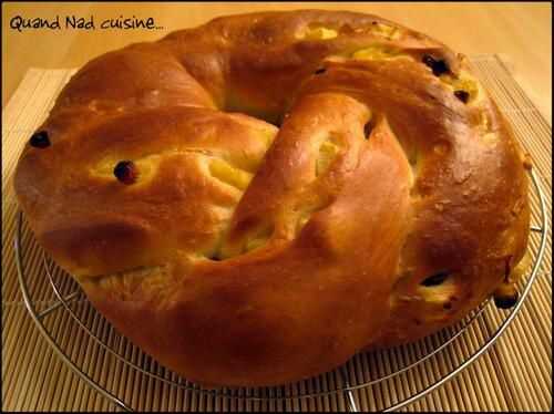 Couronne briochée aux pommes et aux raisins