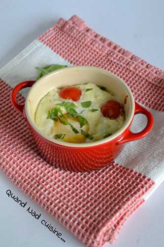 Oeufs cocotte aux tomates cerises et basilic