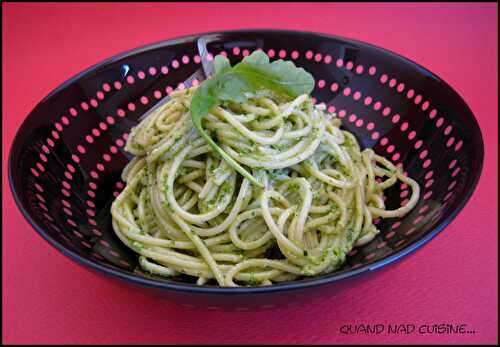 Spaghettis au pesto de roquette et de noix