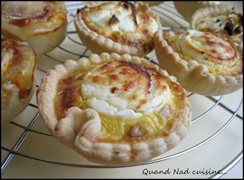 Tartelettes aux oignons, pignons et chèvre