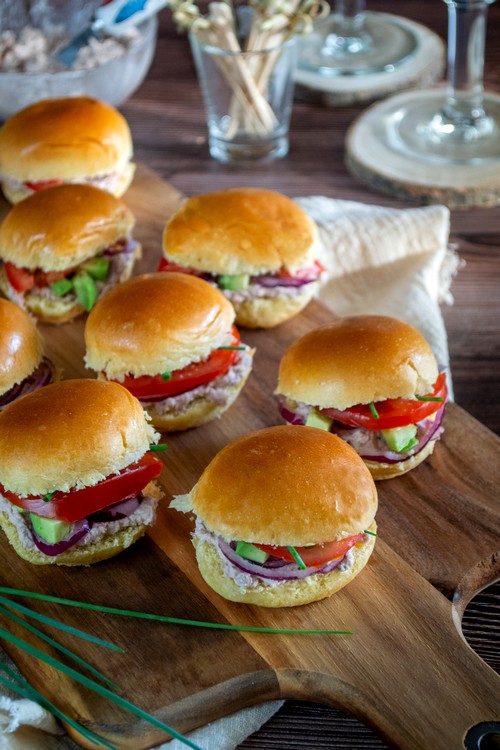 Mini burgers au thon et à l'avocat