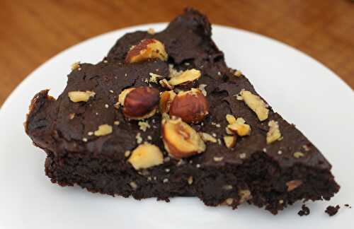 Brownie à l'avocat et aux éclats de noisettes-sans gluten, sans lait