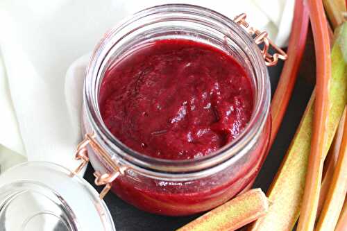 Compote toute rouge (Rhubarbe, cerises noires et miel)