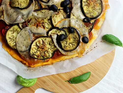 Pizza maison (aubergine, poivron et olives noires)