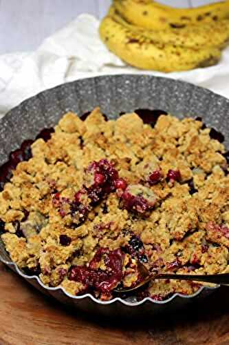 Crumble banane fruits rouges – sans gluten, sans lait