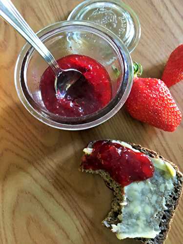 Confiture de fraises au jus de pamplemousse rose et baie de Szechuan rouge