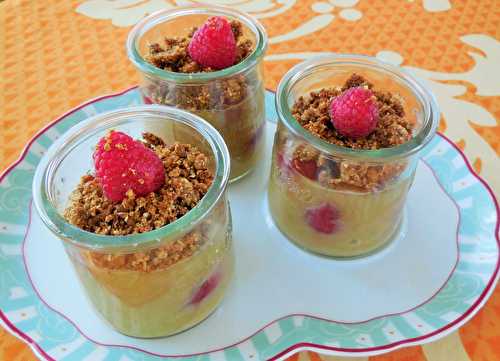 Crumble à la rhubarbe et aux framboises