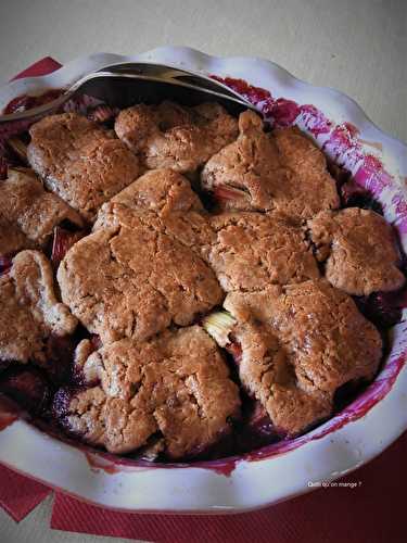 Gâteau rustique rhubarbe et cassis, comme un pandowdy