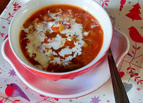 Soupe paysanne de légumes émincés