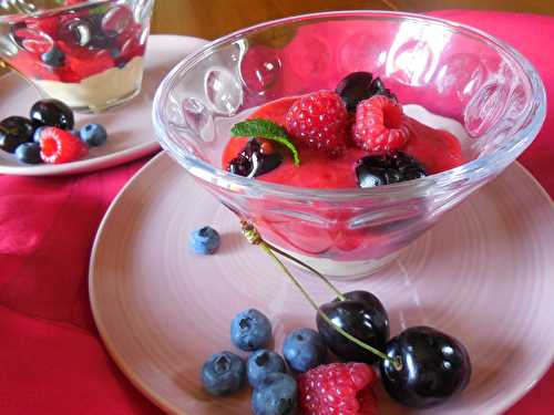 Trifle aux fruits rouges et coulis de framboises fraîches