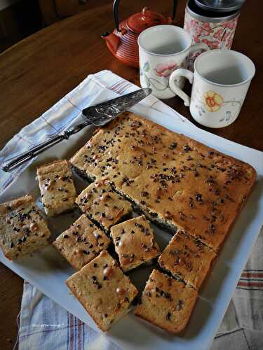 Gâteau à la fleur d’oranger et sarrasin, éclats de grué de chocolat