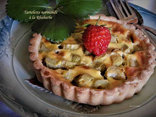 Tartelette normande à la rhubarbe