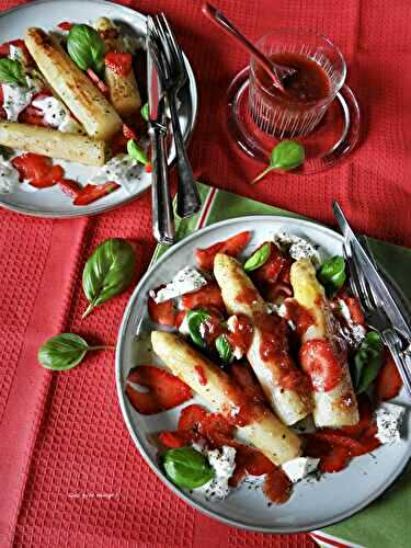 Asperges aux fraises, mozzarella et basilic