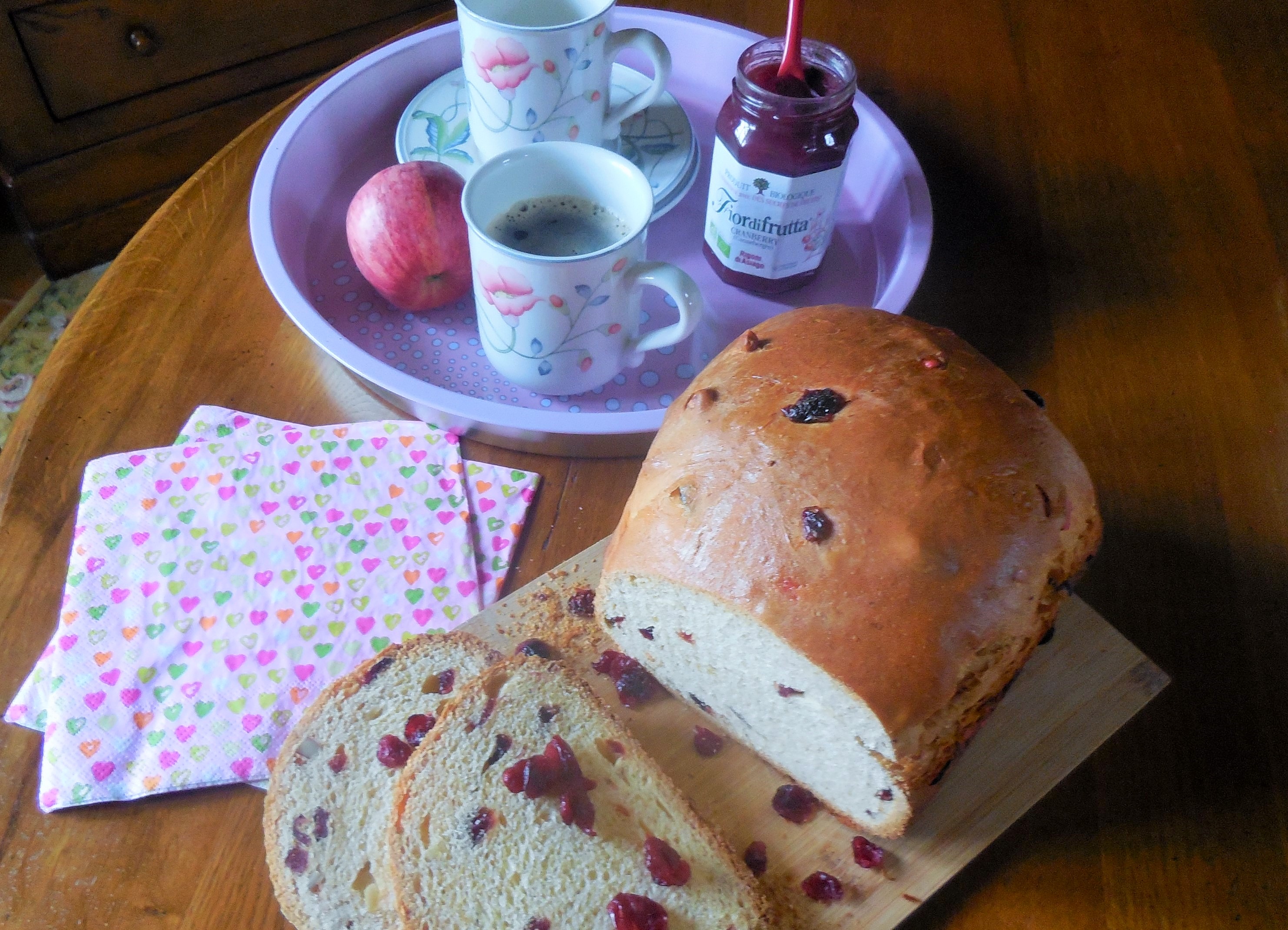 Brioche aux cranberries parfumée à l’eau de rose