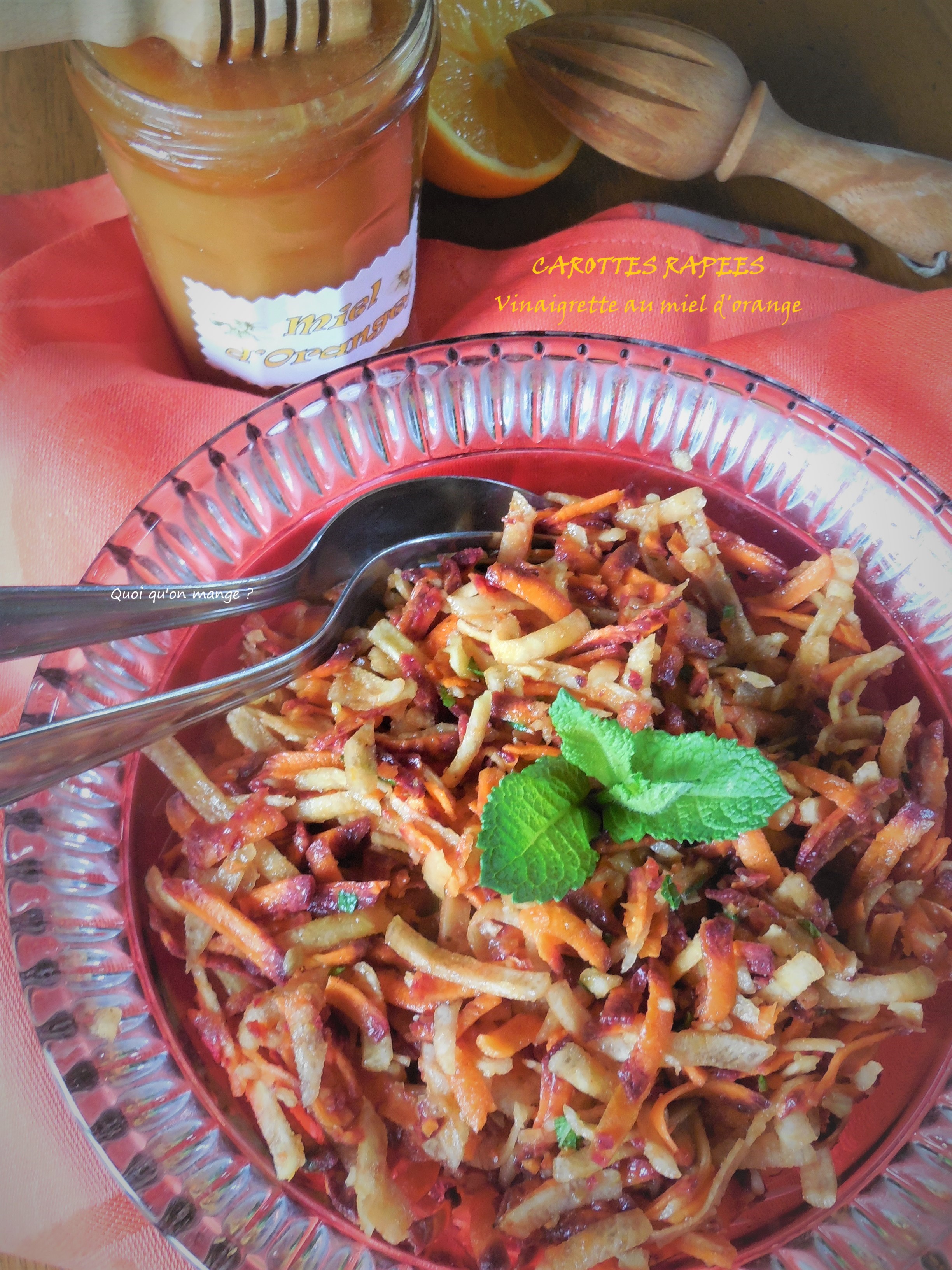 Carottes multicolores râpées, vinaigrette à l’orange et miel d’orange à la menthe