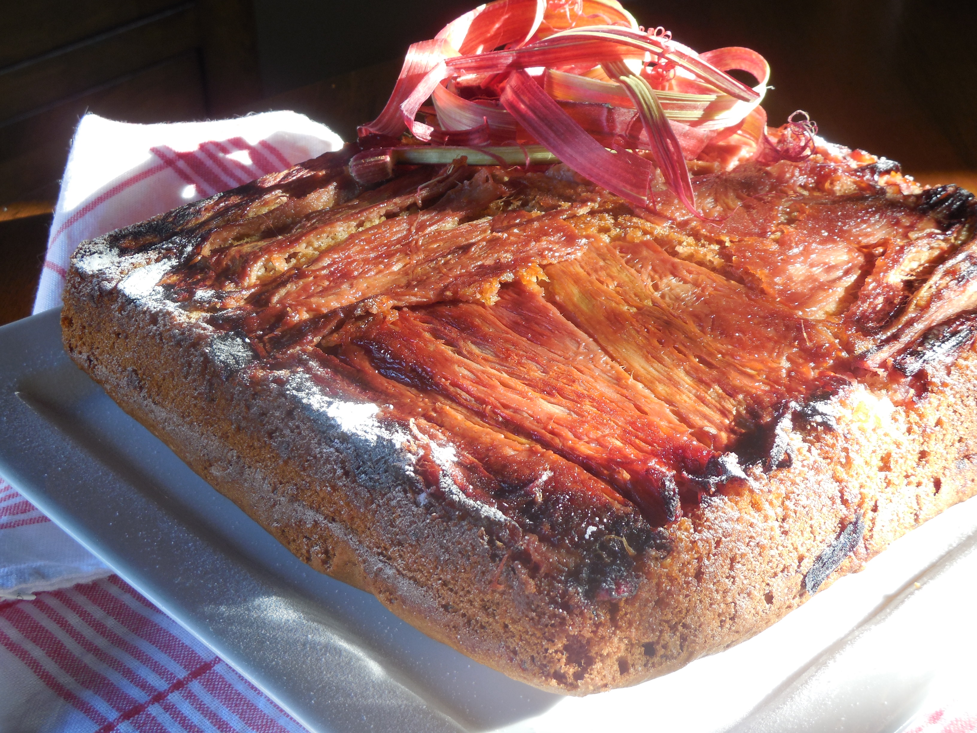 Gâteau au yaourt renversé à la rhubarbe caramélisée