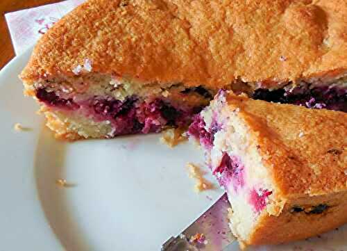 Gâteau aux blancs d’oeuf et fruits rouges