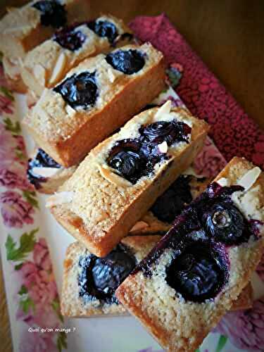 Mini financiers aux amandes et myrtilles