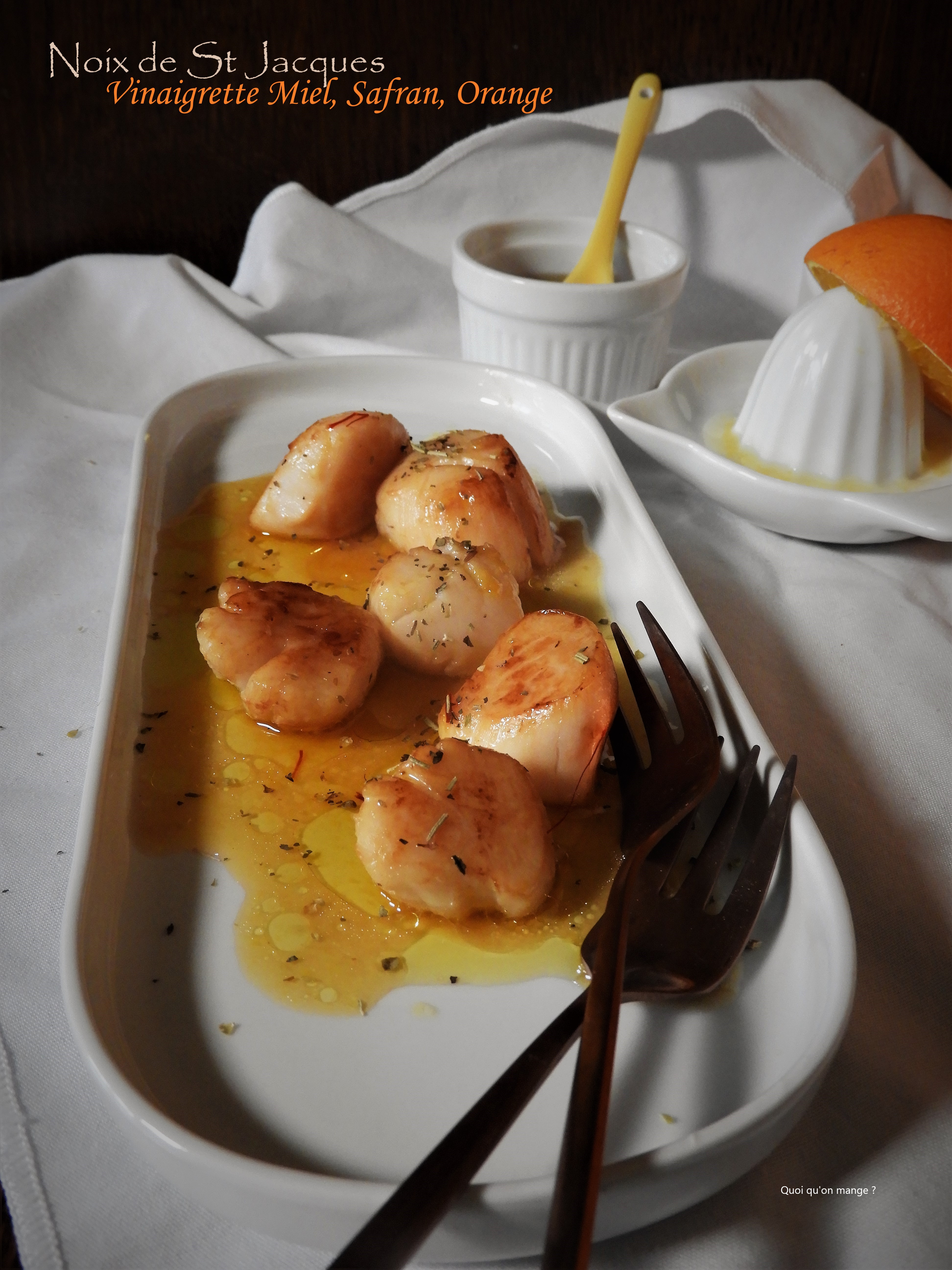 Noix de Saint-Jacques à La Luna sur fondue de poireaux