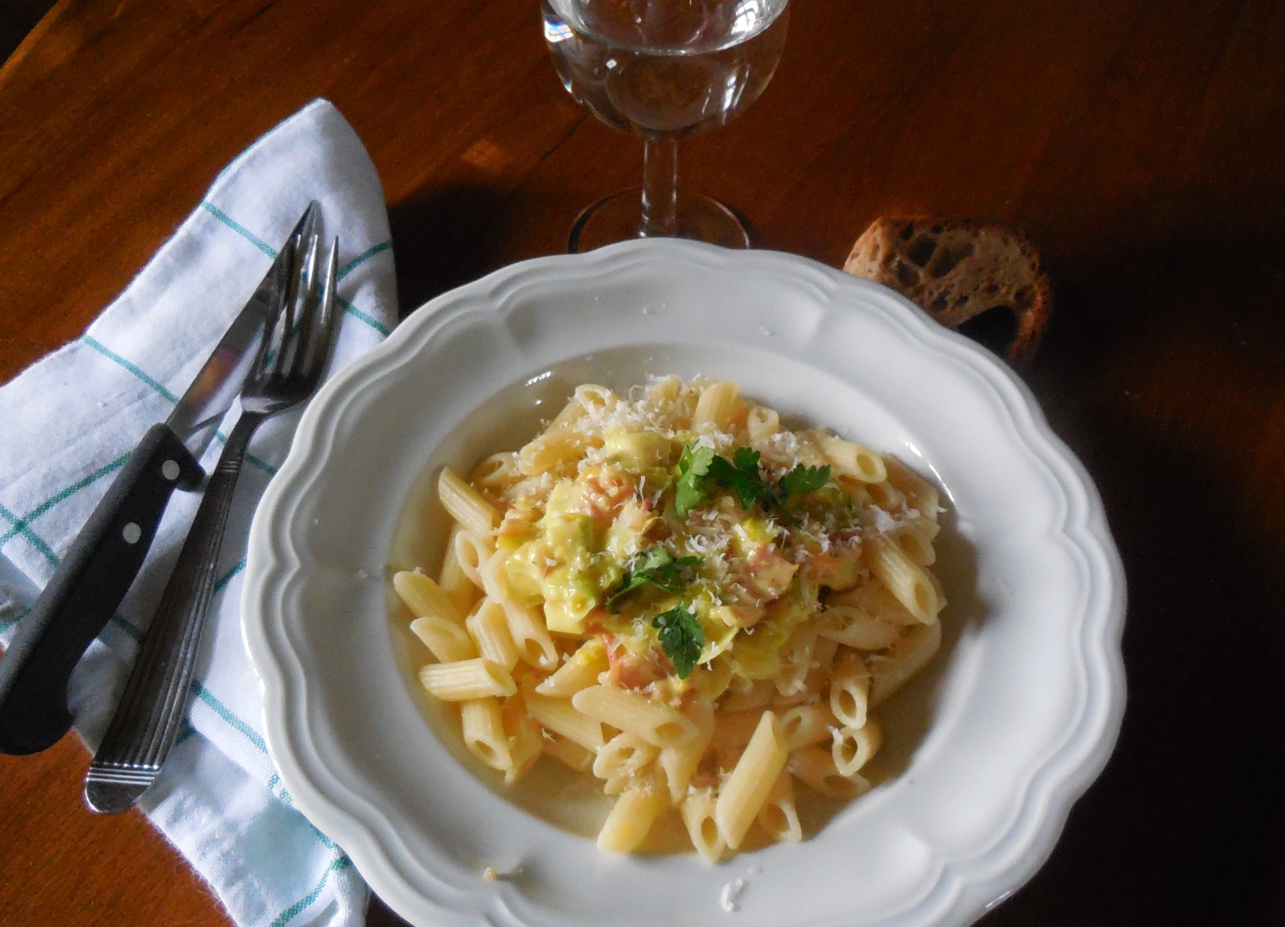 Penne au bacon, poireau et tome fraîche de l’Aubrac