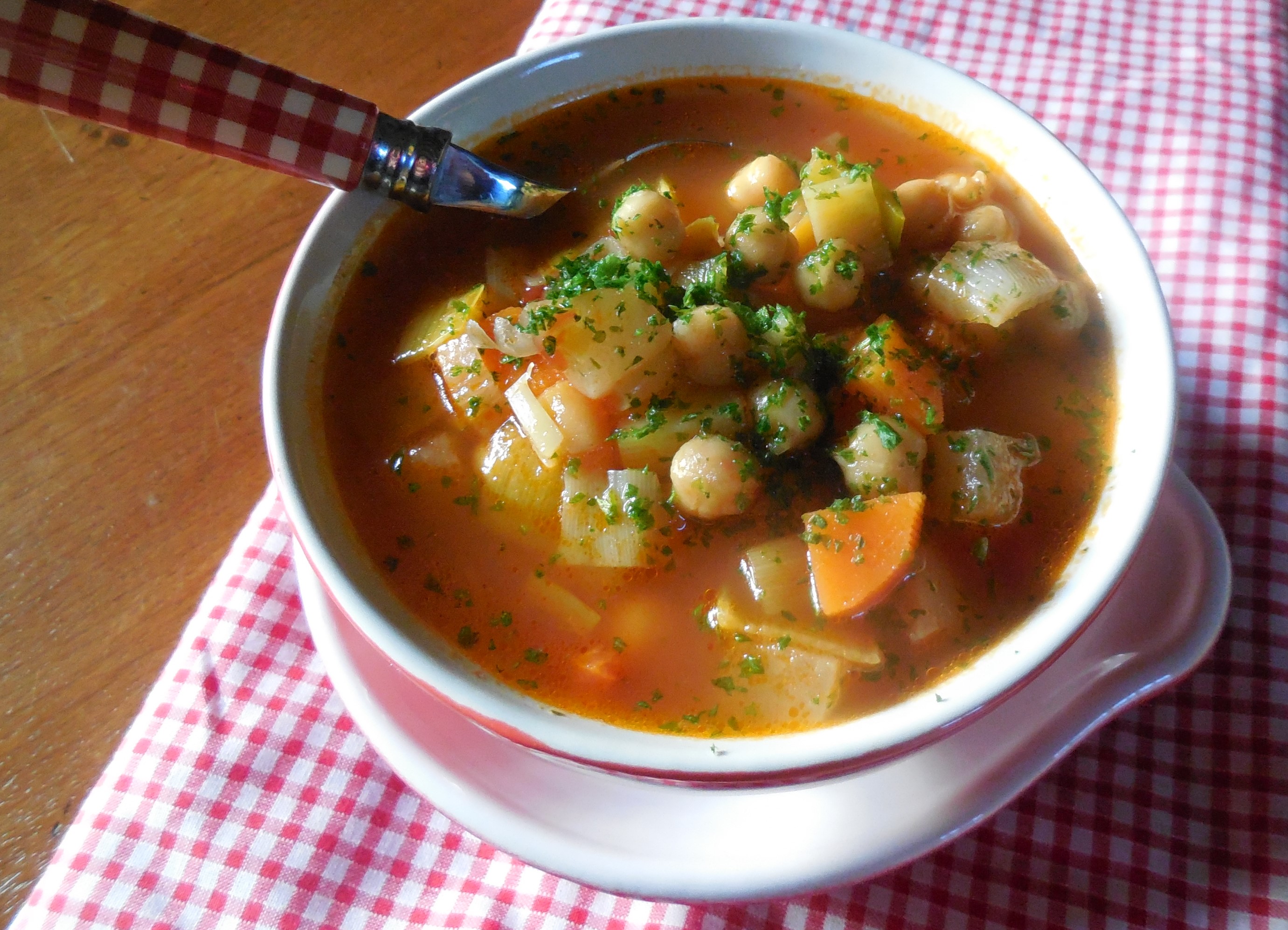 Soupe de légumes aux pois chiches