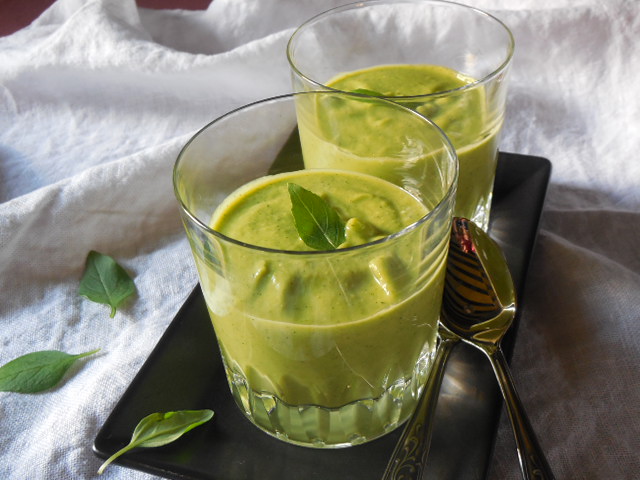 Soupe froide aux courgettes