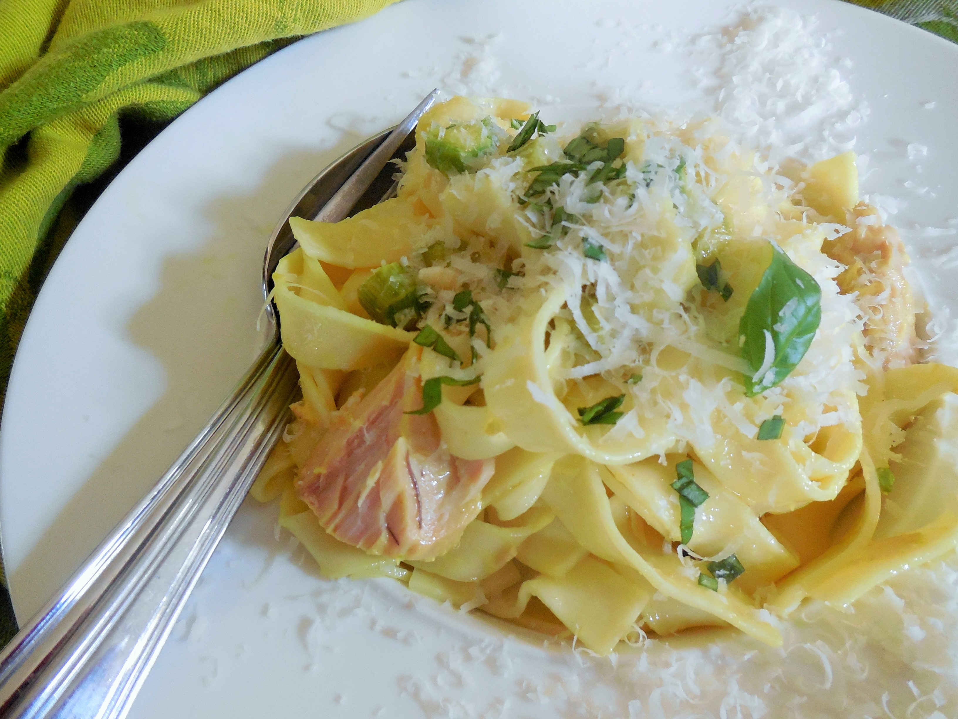 Tagliatelles au thon et asperges vertes