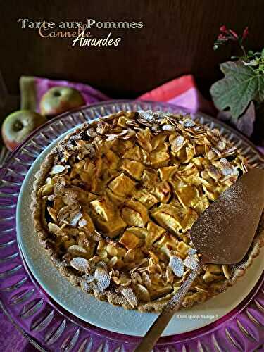 Tarte aux pommes, crème à la cannelle et amandes caramélisées