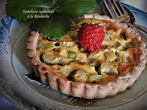 Tartelette normande à la rhubarbe